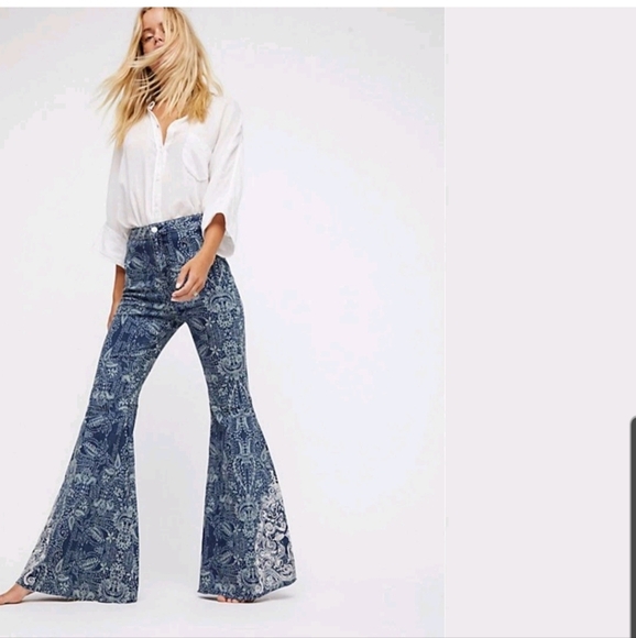 Free People Float On Flare Jeans Blue Paisley Print Size 27 Embroidered Boho